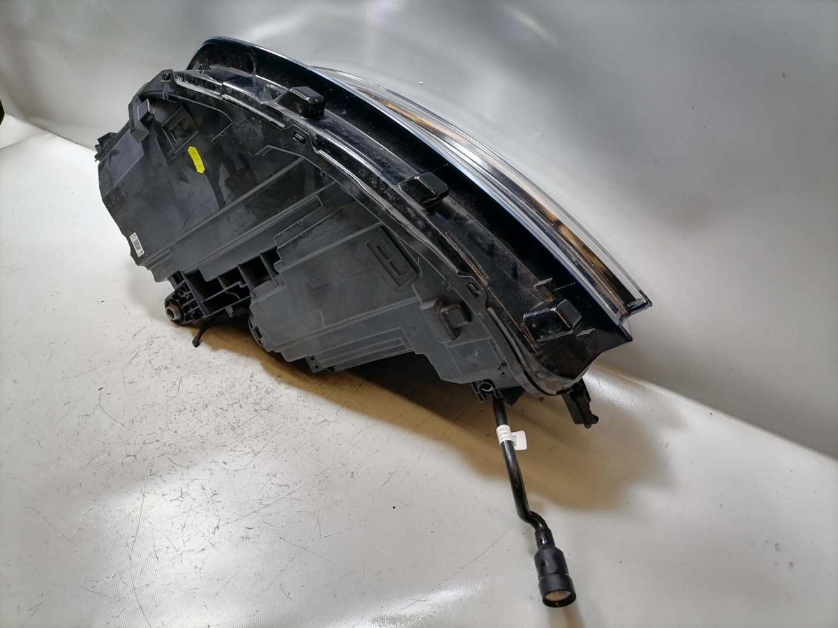 VW Passat B9 original Scheinwerfer rechts LED Bj.2024